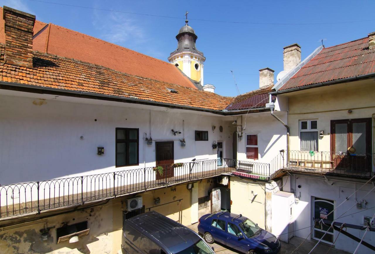 The Yellow Umbrella Studio Cluj-Napoca Extérieur photo